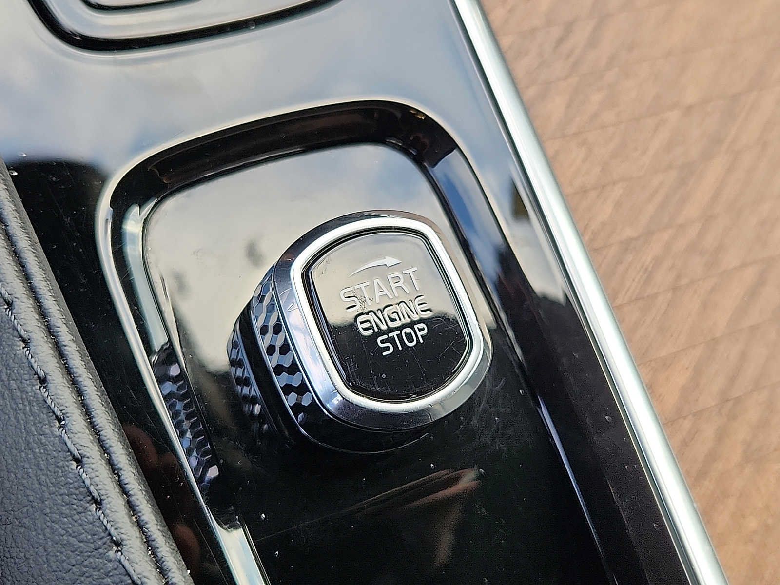 Certified 2023 Volvo XC90 B6 Plus AWD/4WD image 22