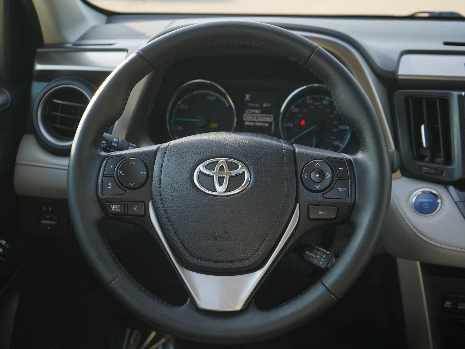 Used 2018 Toyota RAV4 Limited AWD/4WD image 17