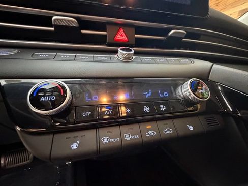 Certified 2023 Hyundai Elantra SEL w/ Convenience Package FWD image 28