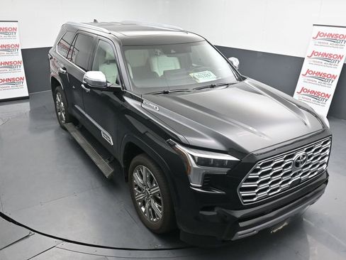 Used 2025 Toyota Sequoia Capstone image 33