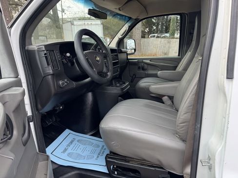 Used 2011 Chevrolet Express 2500 image 12