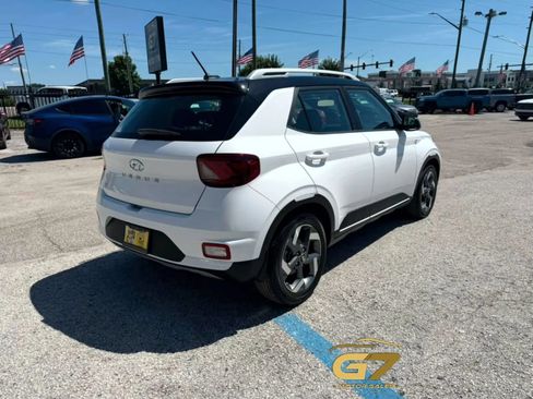 Used 2023 Hyundai Venue Limited FWD image 8