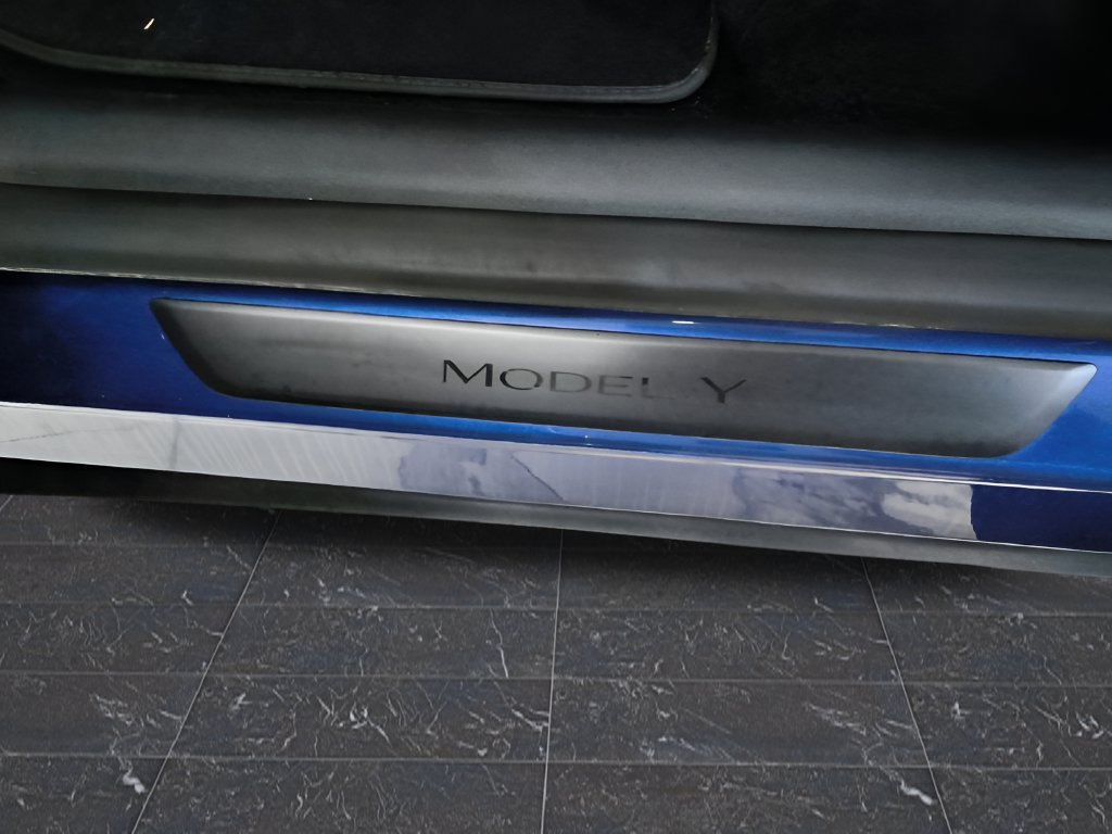 Used 2024 Tesla Model Y Performance AWD/4WD image 10