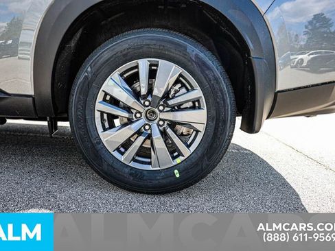 Used 2025 Nissan Pathfinder S image 18