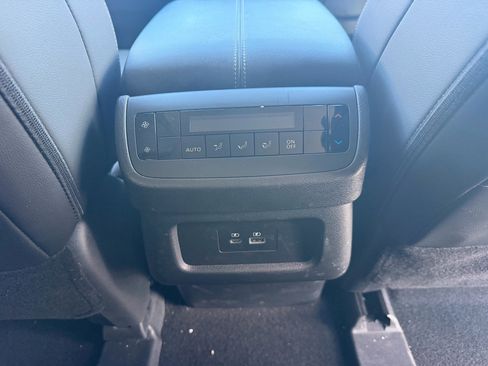 Used 2025 Nissan Pathfinder SL image 18