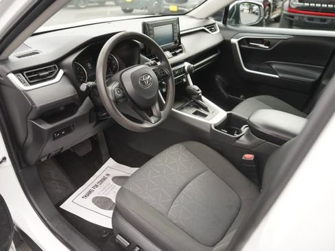 Used 2022 Toyota RAV4 XLE FWD image 8