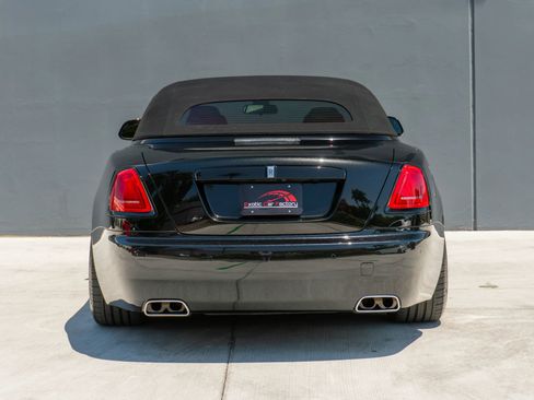 Used 2019 Rolls-Royce Dawn RWD image 10