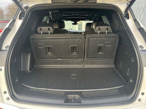 Used 2024 Buick Enclave Avenir image 27