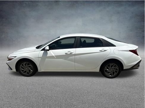 Used 2024 Hyundai Elantra SEL FWD image 6