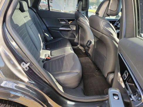Used 2025 Mercedes-Benz GLC 300 4MATIC image 16