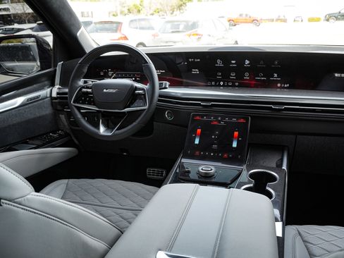 Used 2026 Cadillac Escalade V w/ LPO, ONYX Package image 30