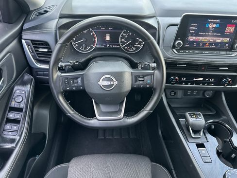 Used 2025 Nissan Rogue SV AWD/4WD image 15