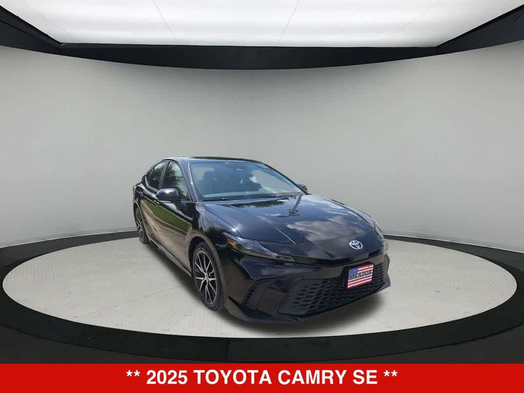 Used 2025 Toyota Camry SE FWD image 9