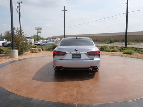 Used 2023 Lexus LS 500 w/ Interior Upgrade Package image 3