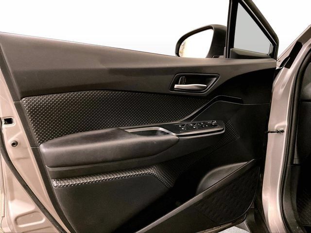 Used 2018 Toyota C-HR XLE FWD image 22
