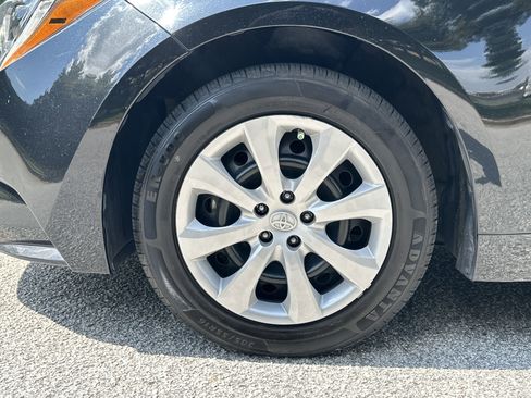Used 2022 Toyota Corolla LE image 11