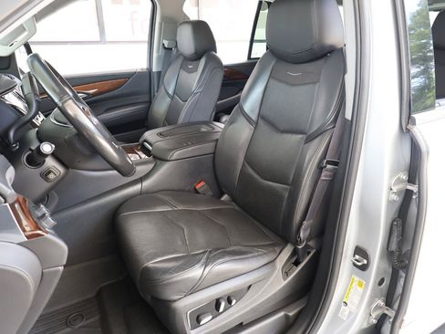 Used 2017 Cadillac Escalade Premium Luxury AWD/4WD image 14