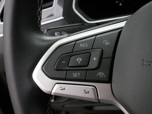 Certified 2022 Volkswagen Tiguan SE image 26