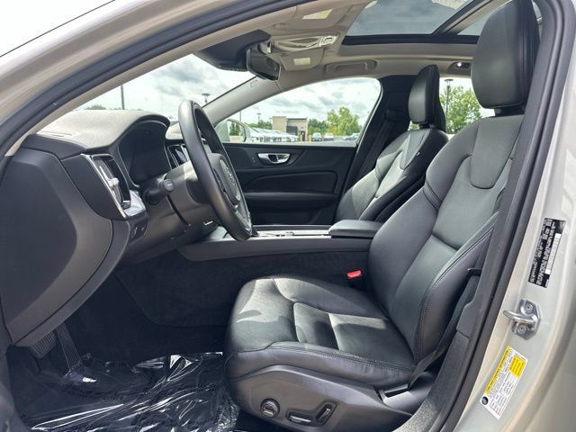 Used 2020 Volvo S60 T5 Momentum FWD image 16