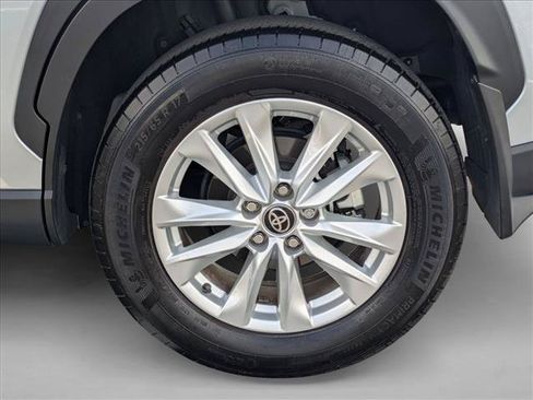 Used 2025 Toyota Corolla Cross LE FWD image 23