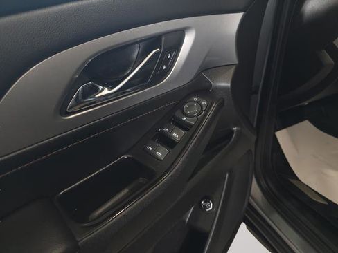 Used 2020 Chevrolet Traverse LT FWD image 9