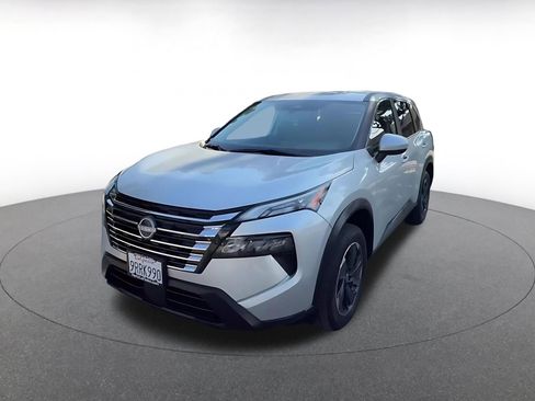 Used 2025 Nissan Rogue SV FWD image 4