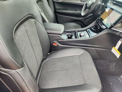 New 2026 Jeep Grand Cherokee Altitude RWD image 10