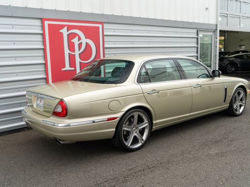 Used 2006 Jaguar XJ Vanden Plas Super V8 Portfolio RWD image 63