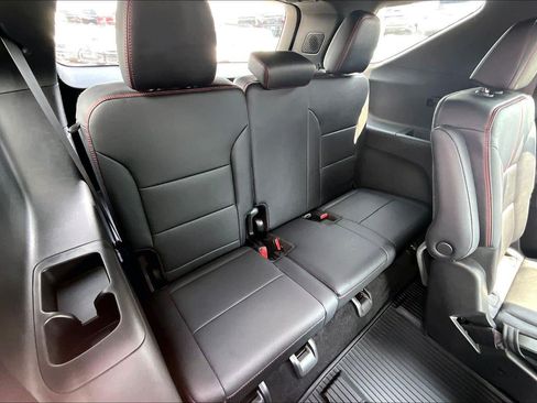 Used 2026 Chevrolet Traverse RS AWD/4WD image 24