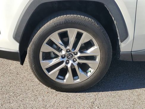 Used 2019 Toyota RAV4 Limited image 10