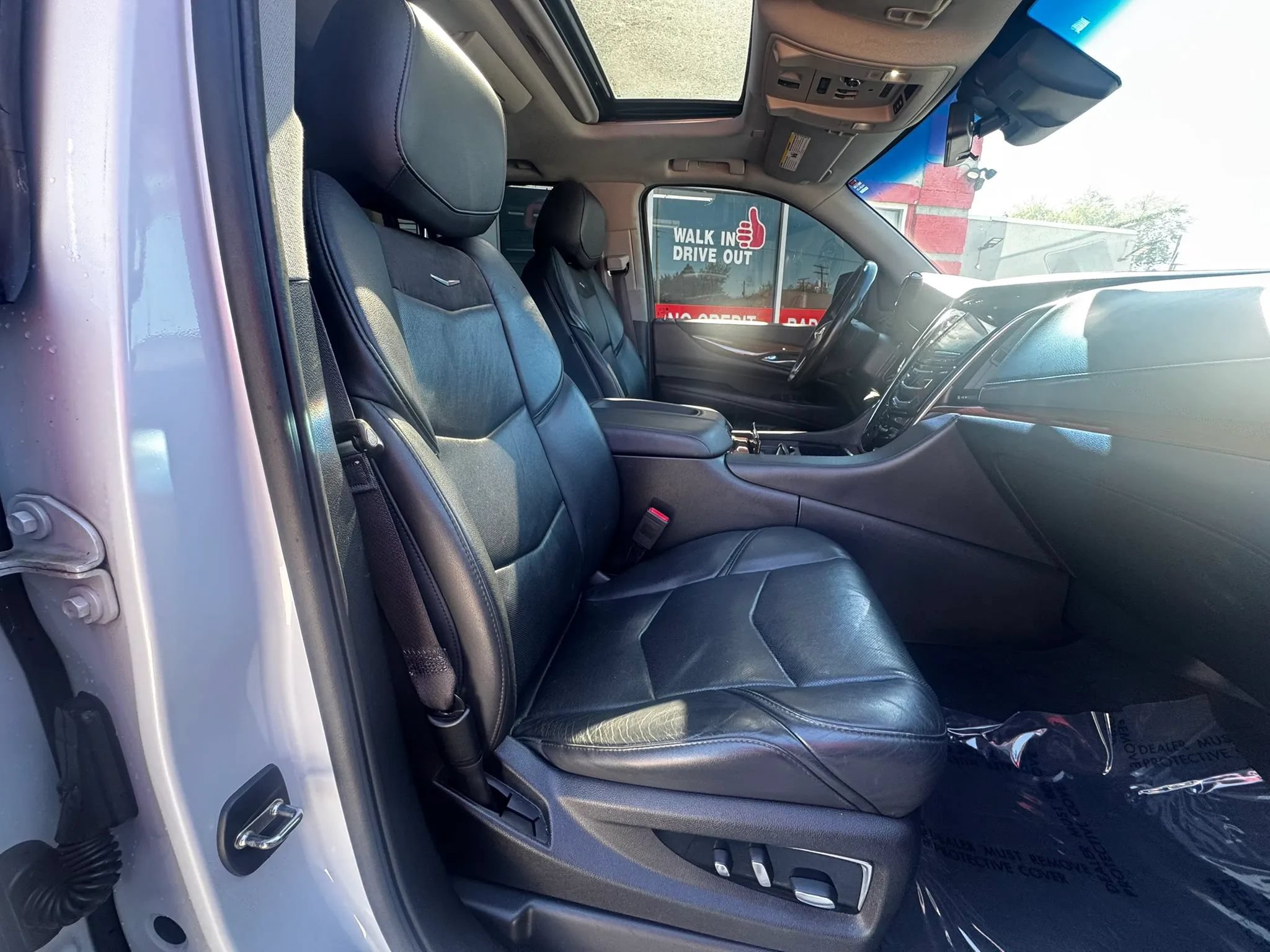 Used 2017 Cadillac Escalade ESV Luxury AWD/4WD image 10