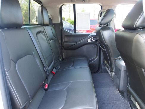 Used 2020 Nissan Frontier PRO-4X image 14