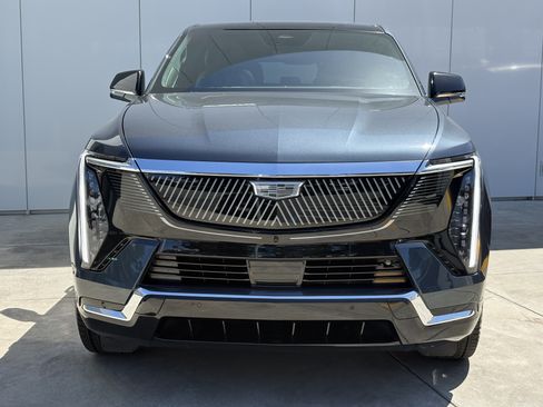 Certified 2025 Cadillac Escalade IQ Luxury 2 w/ LPO, Premium Carpet Package AWD/4WD image 3