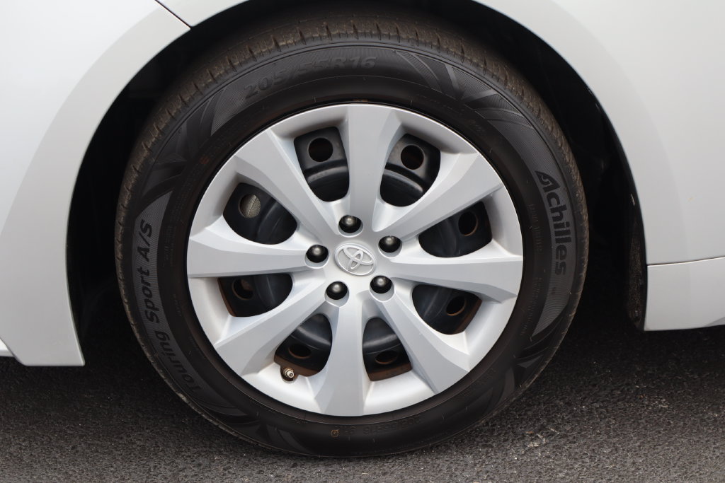 Used 2020 Toyota Corolla LE FWD image 29