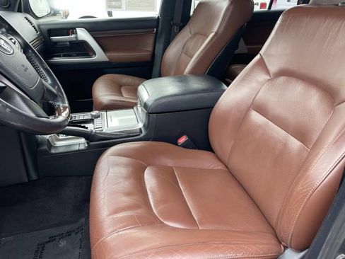 Used 2019 Toyota Land Cruiser w/ Carpet Mat Package image 22