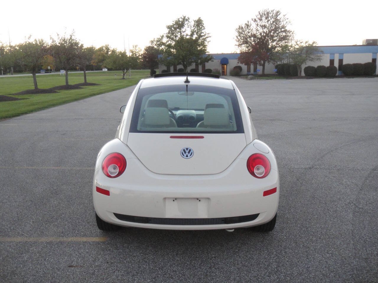 Used 2010 Volkswagen Beetle Coupe FWD image 7
