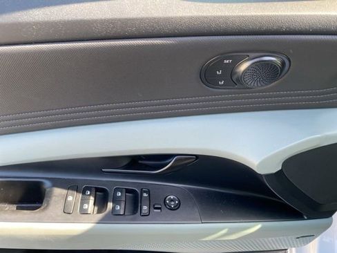 Used 2025 Hyundai Elantra Limited FWD image 12