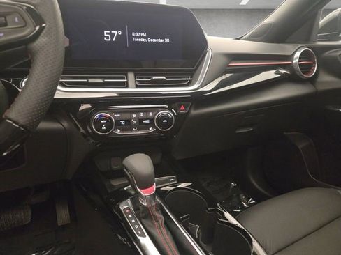 Certified 2025 Chevrolet Trax RS w/ Sunroof Package image 3