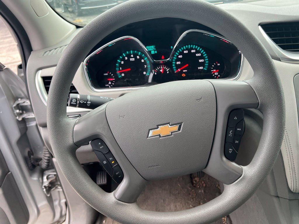Used 2014 Chevrolet Traverse LS FWD image 6
