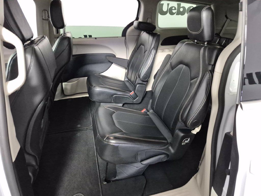 Used 2024 Chrysler Pacifica Touring-L FWD image 23