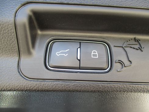 Used 2020 Ford Explorer XLT w/ Equipment Group 202A AWD/4WD image 40