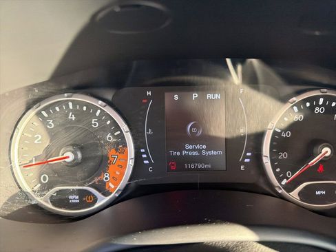 Used 2017 Jeep Renegade Latitude w/ Cold Weather Group AWD/4WD image 4