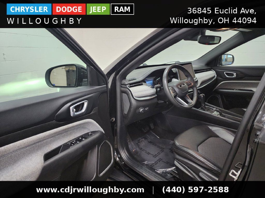 Used 2024 Jeep Compass Latitude AWD/4WD image 13