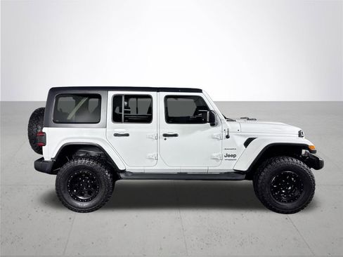 Used 2018 Jeep Wrangler Unlimited Sahara w/ Uconnect 4C Nav & Sound Group image 5