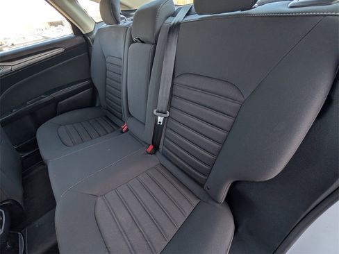 Used 2019 Ford Fusion SE image 24