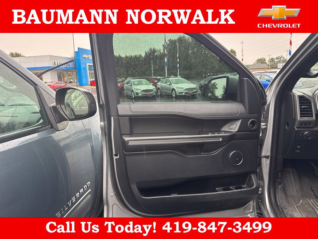 Used 2020 Ford Expedition XLT w/ Equipment Group 202A AWD/4WD image 12