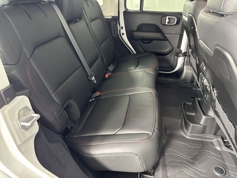 Used 2025 Jeep Wrangler Unlimited Rubicon image 13