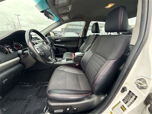 Used 2016 Toyota Camry SE image 11