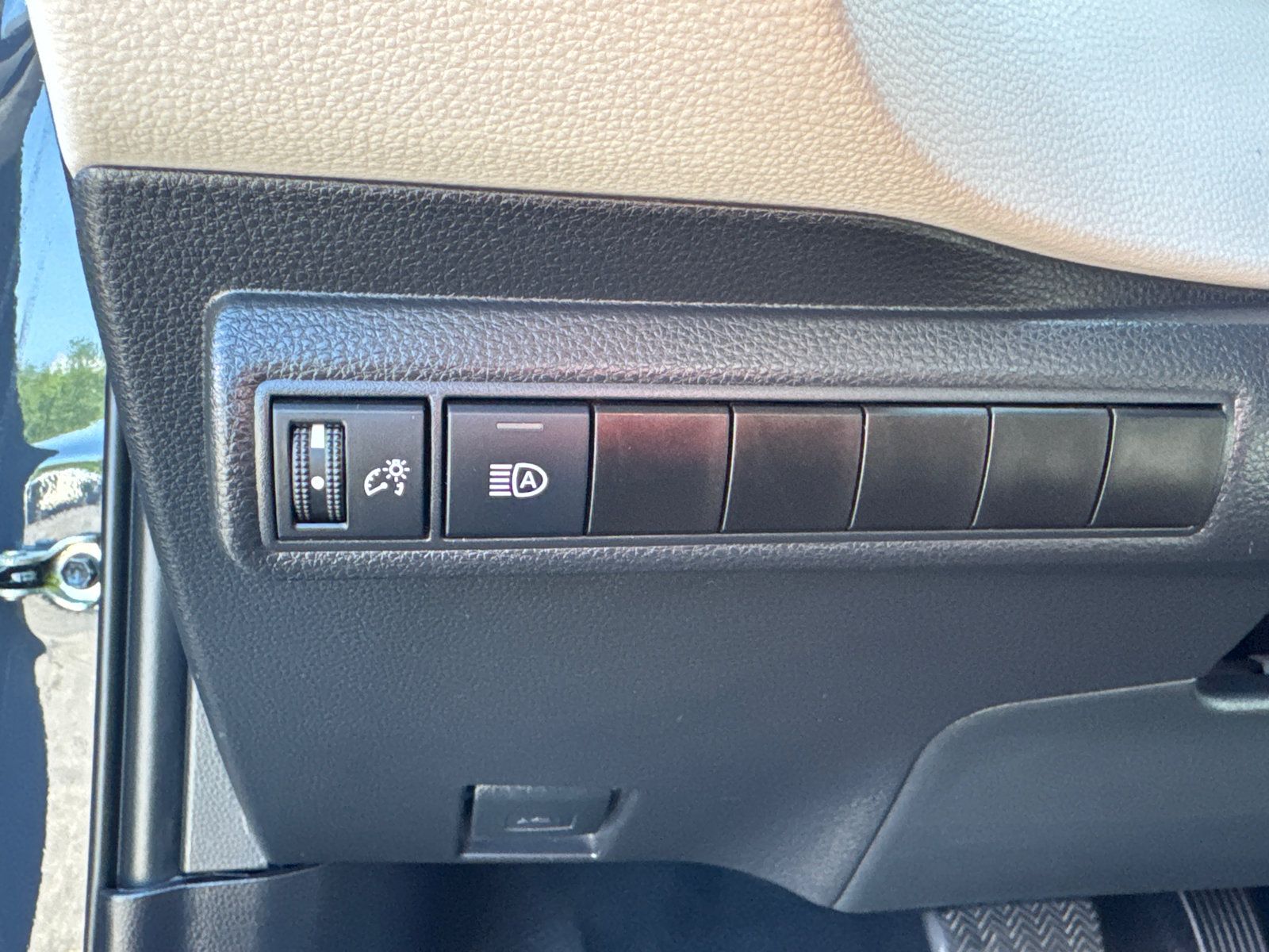 Used 2024 Toyota Corolla LE FWD image 15
