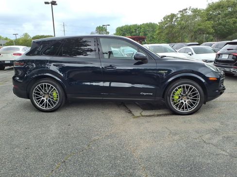 Used 2023 Porsche Cayenne Platinum Edition AWD/4WD image 5
